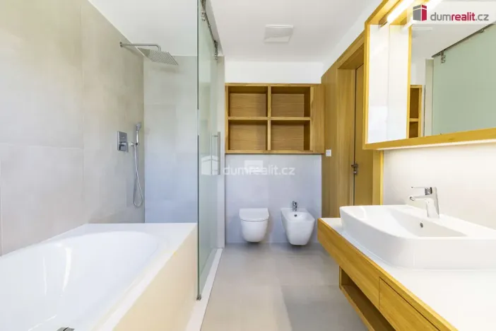 Prodej rodinného domu, Praha - Libuš, V Hrobech, 286 m2