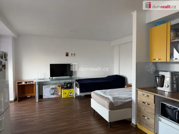 Pronájem bytu 1+kk, Karlovy Vary - Bohatice, Dubová, 38 m2