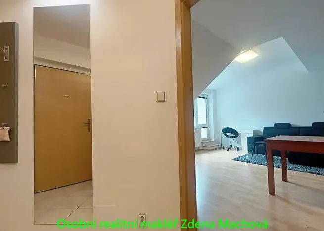 Pronájem bytu 2+kk, Praha - Strašnice, Gutova, 48 m2