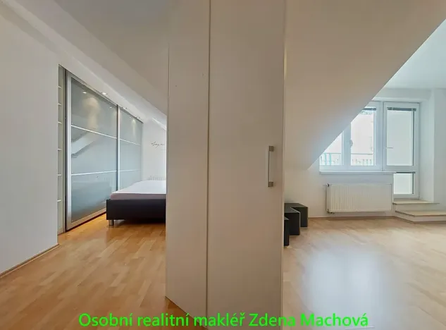 Pronájem bytu 2+kk, Praha - Strašnice, Gutova, 48 m2