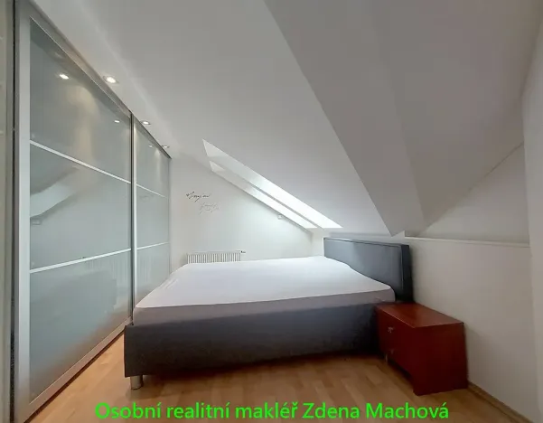 Pronájem bytu 2+kk, Praha - Strašnice, Gutova, 48 m2
