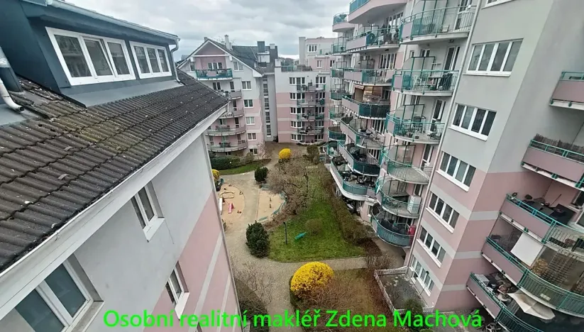 Pronájem bytu 2+kk, Praha - Strašnice, Gutova, 48 m2