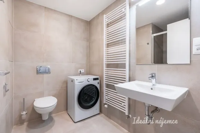 Pronájem bytu 1+kk, Praha - Hloubětín, Poděbradská, 37 m2