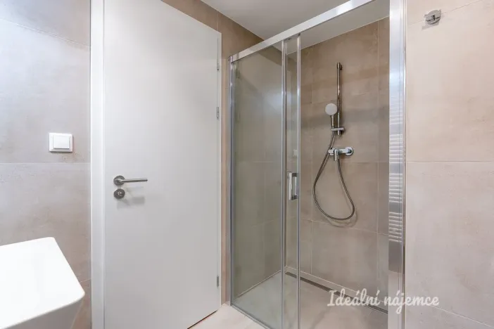 Pronájem bytu 1+kk, Praha - Hloubětín, Poděbradská, 37 m2