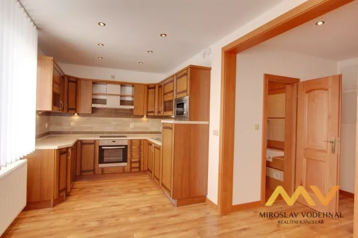 Pronájem bytu 4+kk, Lochenice, 115 m2