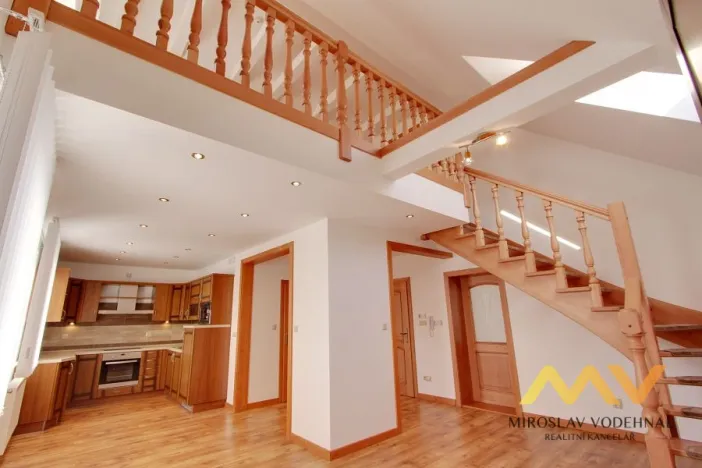 Pronájem bytu 4+kk, Lochenice, 115 m2