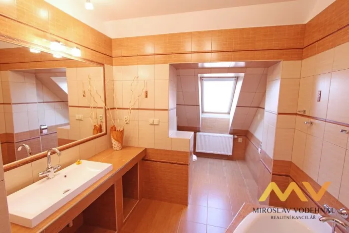 Pronájem bytu 4+kk, Lochenice, 115 m2