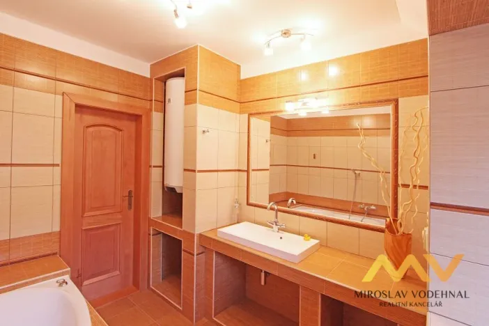 Pronájem bytu 4+kk, Lochenice, 115 m2