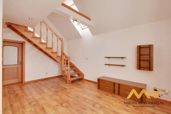 Pronájem bytu 4+kk, Lochenice, 115 m2