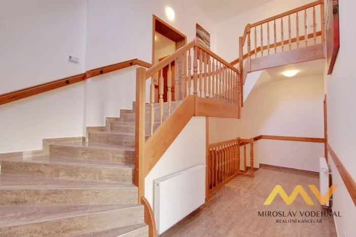 Pronájem bytu 4+kk, Lochenice, 115 m2