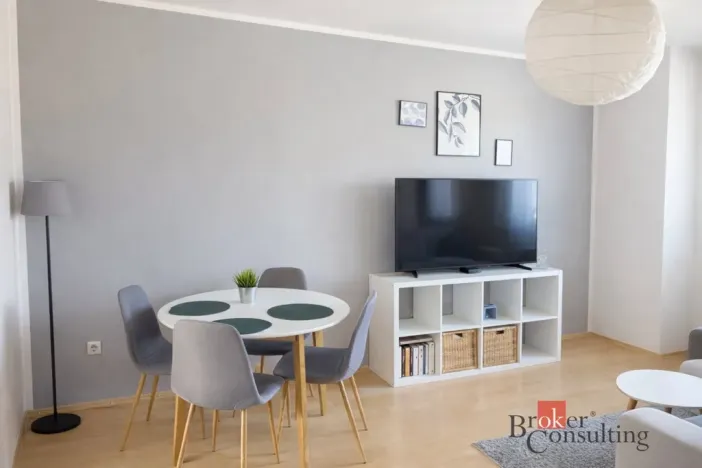 Pronájem bytu 2+kk, Hradec Králové - Kukleny, Pražská třída, 47 m2