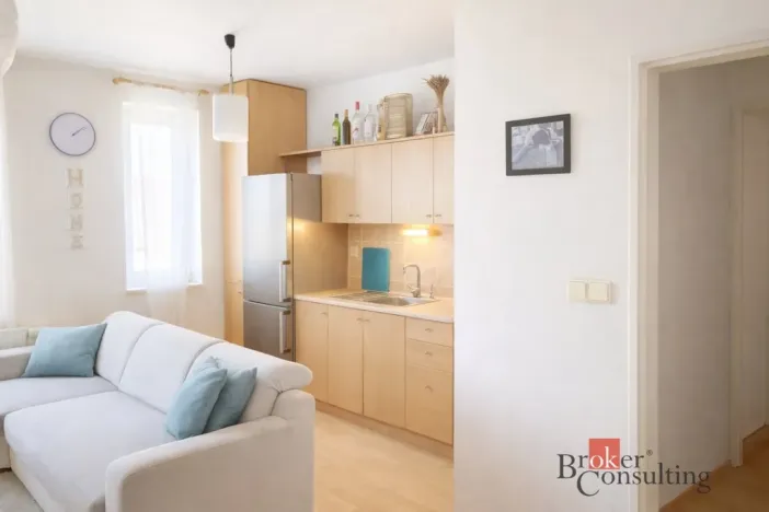 Pronájem bytu 2+kk, Hradec Králové - Kukleny, Pražská třída, 47 m2