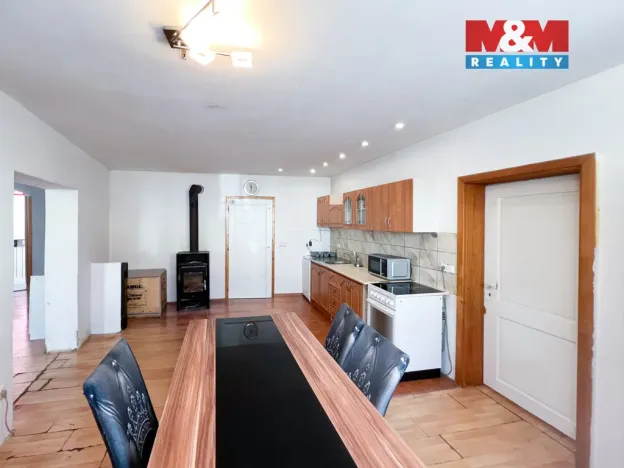 Prodej bytu 3+1, Volary, Náměstí, 96 m2