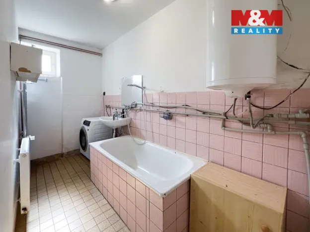 Prodej bytu 3+1, Volary, Náměstí, 96 m2