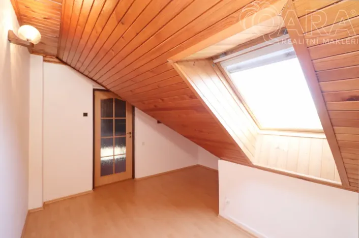 Prodej rodinného domu, Statenice - Černý Vůl, Kralupská, 210 m2