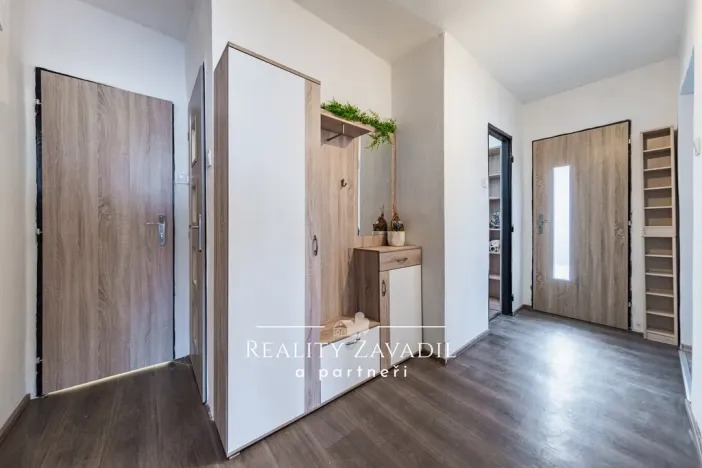 Prodej bytu 3+1, Nespeky, Benešovská, 62 m2