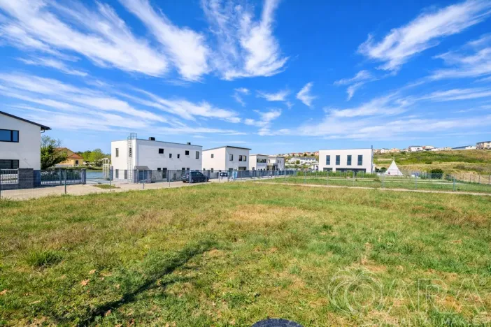 Prodej pozemku pro bydlení, Praha, Pivoňská, 694 m2