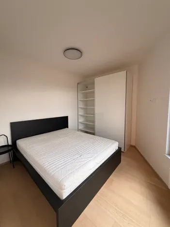 Pronájem bytu 1+kk, Praha - Strašnice, Michelangelova, 35 m2