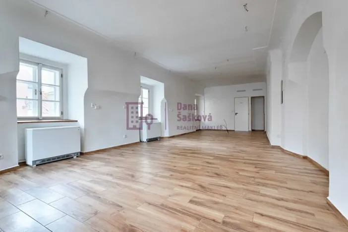 Pronájem restaurace, Jindřichův Hradec - Jindřichův Hradec I, nám. Míru, 50 m2