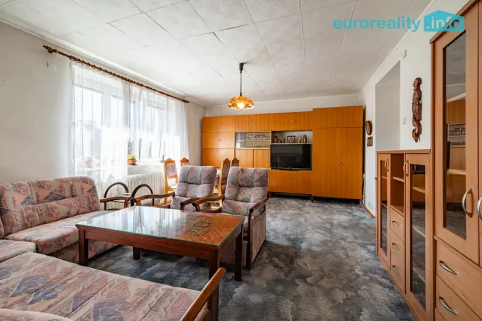 Prodej bytu 3+1, Ostrov, Horská, 72 m2