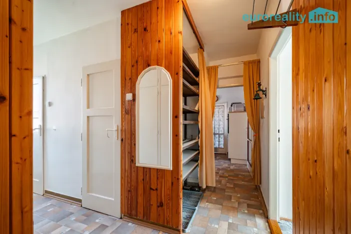 Prodej bytu 3+1, Ostrov, Horská, 72 m2