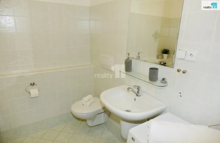 Pronájem bytu 2+kk, Praha - Kyje, Slavatova, 45 m2