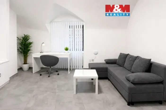 Pronájem obchodního prostoru, Pardubice - Pardubice-Staré Město, Zámecká, 19 m2