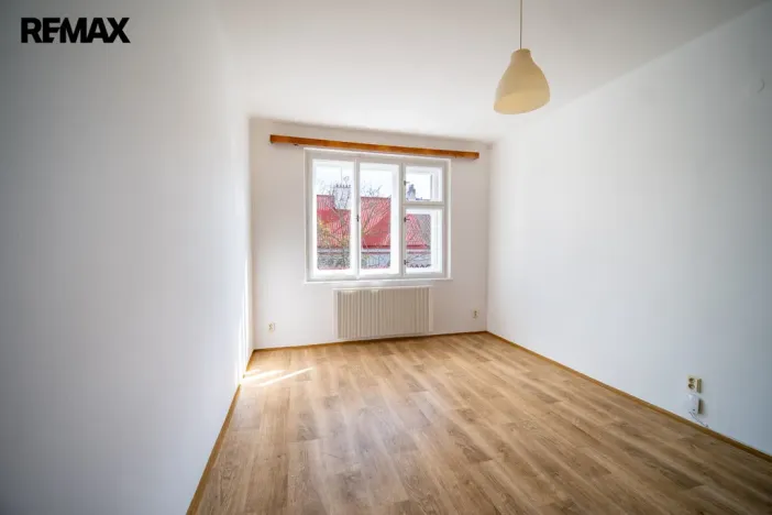 Pronájem bytu 1+kk, Praha - Žižkov, Biskupcova, 26 m2