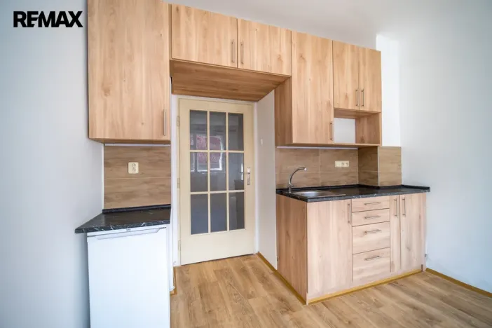 Pronájem bytu 1+kk, Praha - Žižkov, Biskupcova, 26 m2