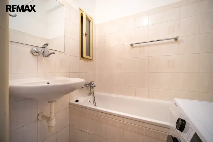 Pronájem bytu 1+kk, Praha - Žižkov, Biskupcova, 26 m2