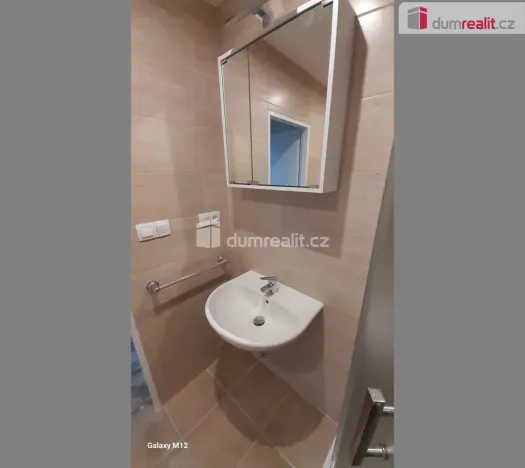 Pronájem bytu 2+kk, Praha - Kobylisy, Mirovická, 43 m2