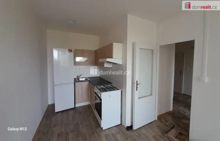 Pronájem bytu 2+kk, Praha - Kobylisy, Mirovická, 43 m2