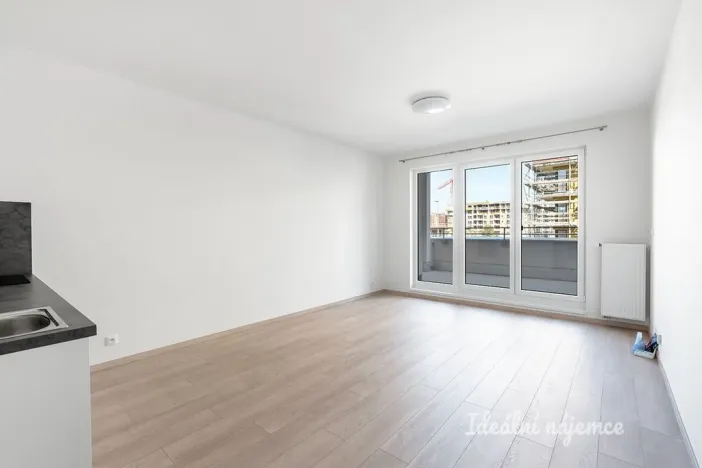 Pronájem bytu 1+kk, Praha - Vysočany, Poděbradská, 33 m2