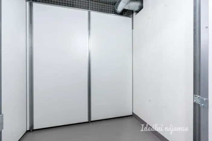 Pronájem bytu 1+kk, Praha - Vysočany, Poděbradská, 33 m2