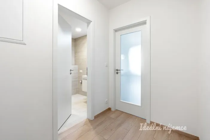 Pronájem bytu 1+kk, Praha - Vysočany, Poděbradská, 33 m2