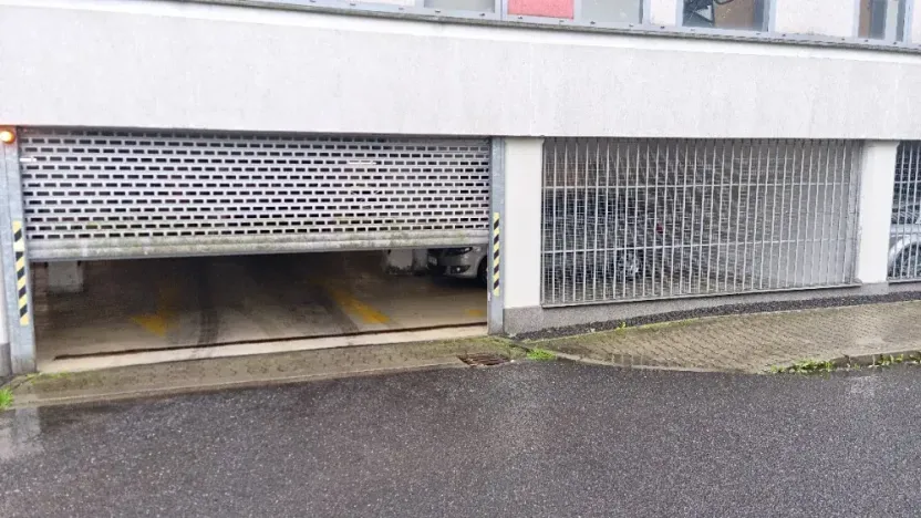 Pronájem garážového stání, Liberec, Hedvábná, 16 m2