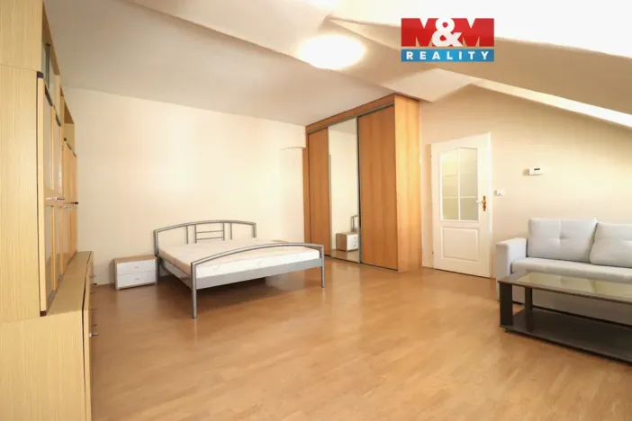 Pronájem bytu 1+1, Karlovy Vary, Jaltská, 46 m2