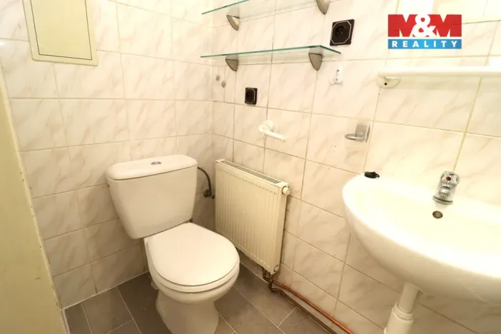 Pronájem bytu 1+1, Karlovy Vary, Jaltská, 46 m2