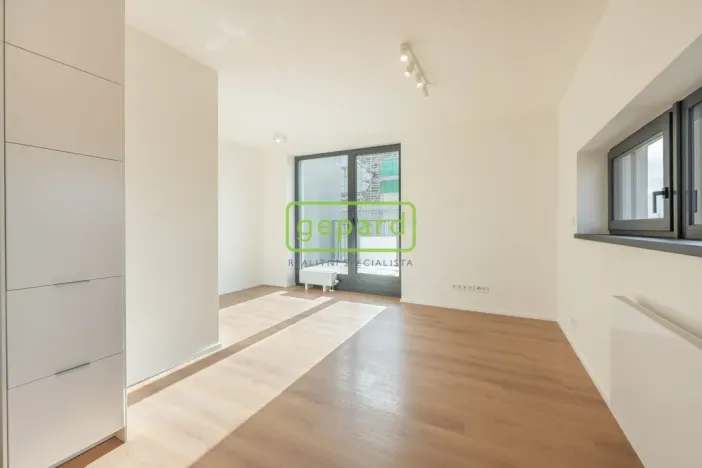 Pronájem bytu 2+kk, Praha, Pakoměřická, 43 m2