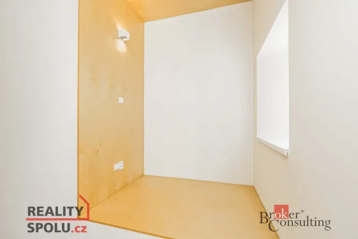 Pronájem bytu 2+1, Liberec - Liberec I-Staré Město, Sokolská, 74 m2