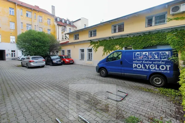 Pronájem garážového stání, Praha - Nusle, Vladimírova, 15 m2