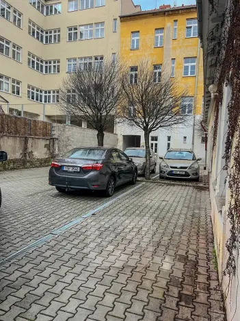 Pronájem garážového stání, Praha - Nusle, Vladimírova, 15 m2