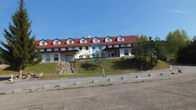 Prodej komerční nemovitosti, Strážný - Řasnice, 39598 m2