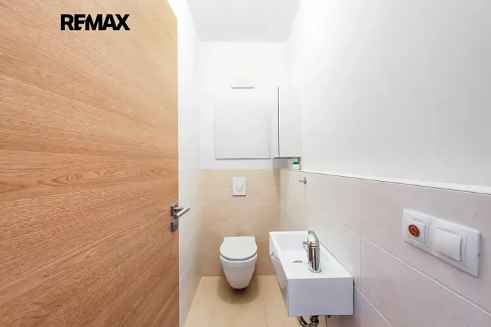 Pronájem bytu 2+kk, Praha - Vysočany, Sousedíkova, 55 m2