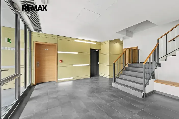 Pronájem bytu 2+kk, Praha - Vysočany, Sousedíkova, 55 m2