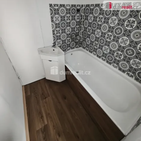 Pronájem bytu 2+1, Děčín - Děčín III-Staré Město, Kladenská, 58 m2