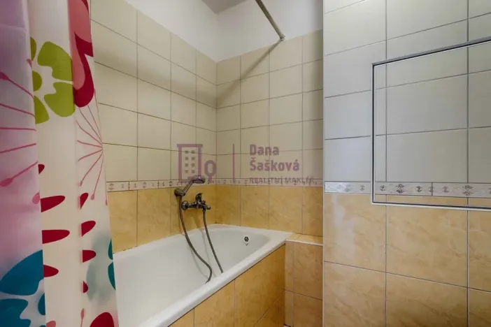 Pronájem bytu 2+kk, Jindřichův Hradec - Jindřichův Hradec III, sídliště Vajgar, 45 m2