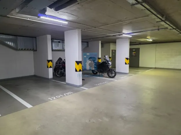 Prodej garážového stání, Praha, Poděbradská, 12 m2