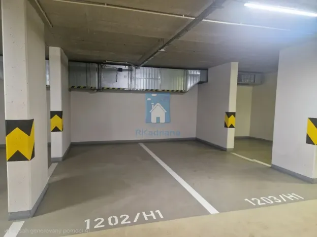 Prodej garážového stání, Praha, Poděbradská, 12 m2