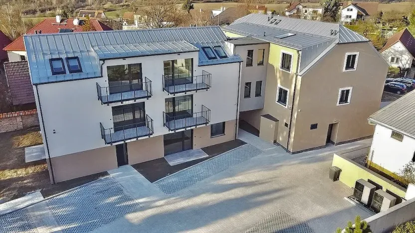 Prodej bytu 4+kk, Praha - Holyně, náměstí Pod lípou, 127 m2